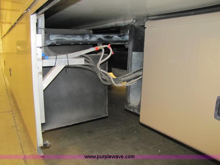 image for item 8690 2006 Fleetwood Discovery 39V RV motor home