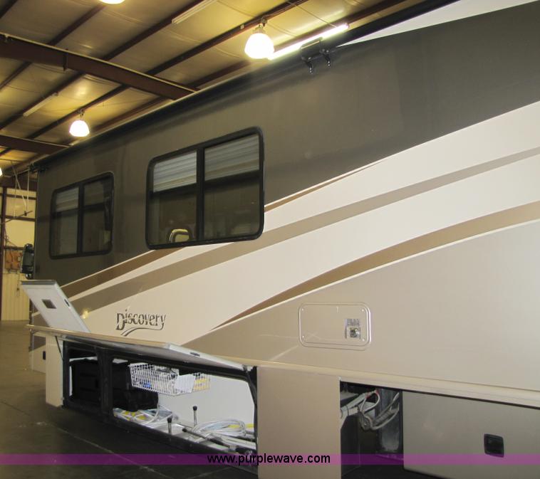 image for item 8690 2006 Fleetwood Discovery 39V RV motor home