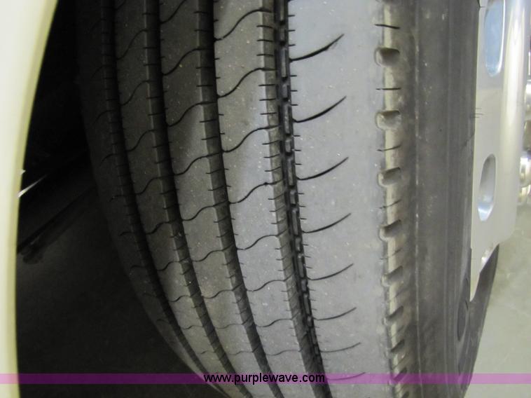 image for item 8690 2006 Fleetwood Discovery 39V RV motor home