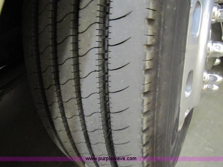 image for item 8690 2006 Fleetwood Discovery 39V RV motor home