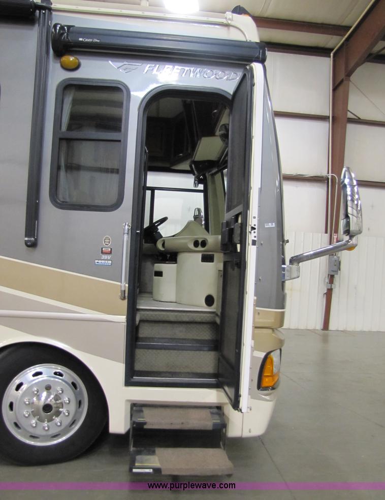 image for item 8690 2006 Fleetwood Discovery 39V RV motor home