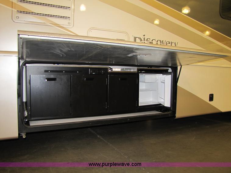 image for item 8690 2006 Fleetwood Discovery 39V RV motor home