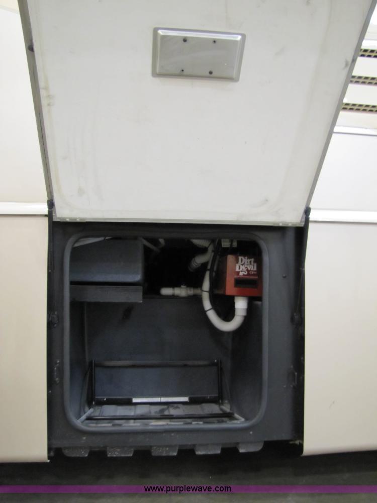 image for item 8690 2006 Fleetwood Discovery 39V RV motor home