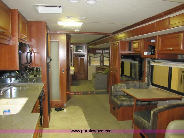 image for item 8690 2006 Fleetwood Discovery 39V RV motor home