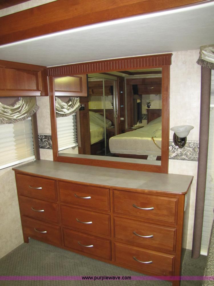 image for item 8690 2006 Fleetwood Discovery 39V RV motor home