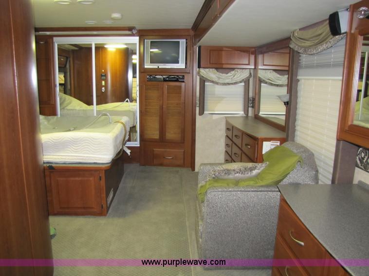 image for item 8690 2006 Fleetwood Discovery 39V RV motor home