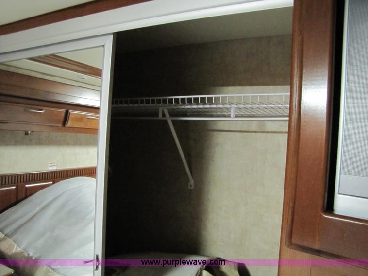 image for item 8690 2006 Fleetwood Discovery 39V RV motor home