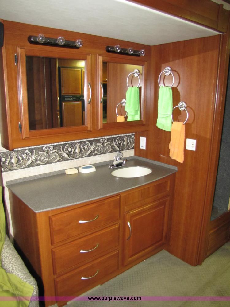 image for item 8690 2006 Fleetwood Discovery 39V RV motor home