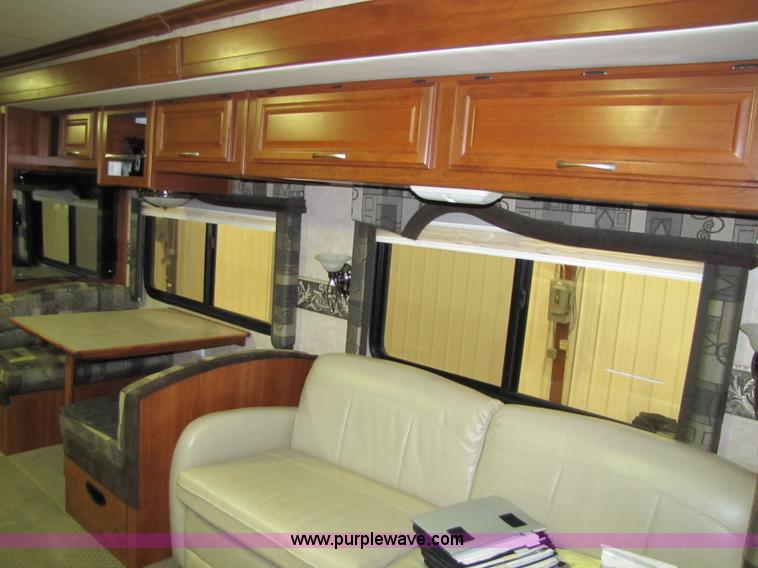 image for item 8690 2006 Fleetwood Discovery 39V RV motor home