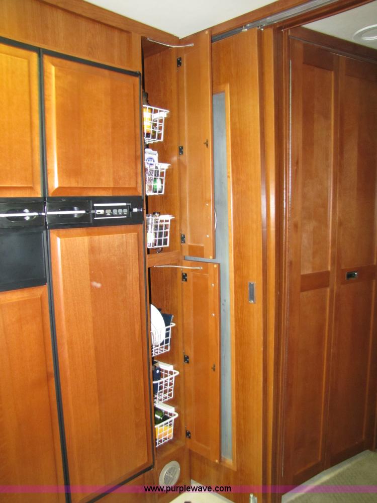 image for item 8690 2006 Fleetwood Discovery 39V RV motor home