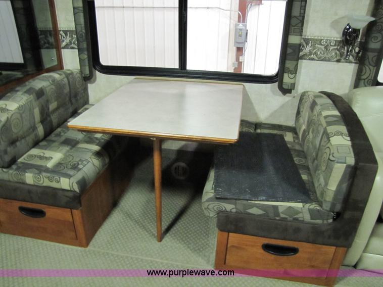 image for item 8690 2006 Fleetwood Discovery 39V RV motor home