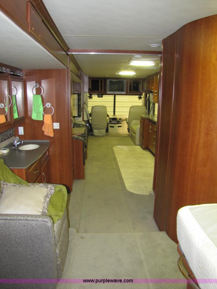 image for item 8690 2006 Fleetwood Discovery 39V RV motor home