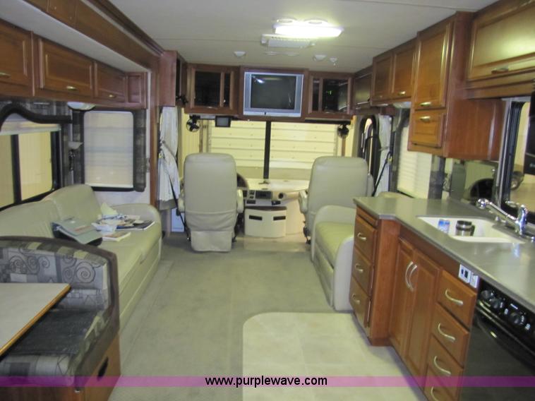 image for item 8690 2006 Fleetwood Discovery 39V RV motor home