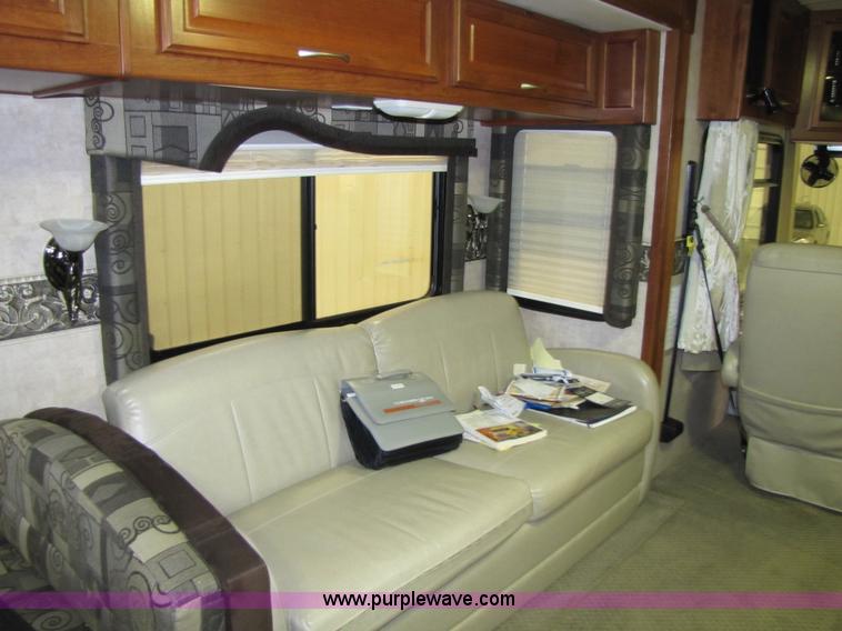 image for item 8690 2006 Fleetwood Discovery 39V RV motor home