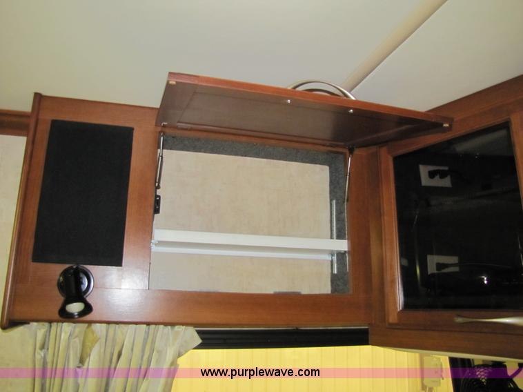 image for item 8690 2006 Fleetwood Discovery 39V RV motor home