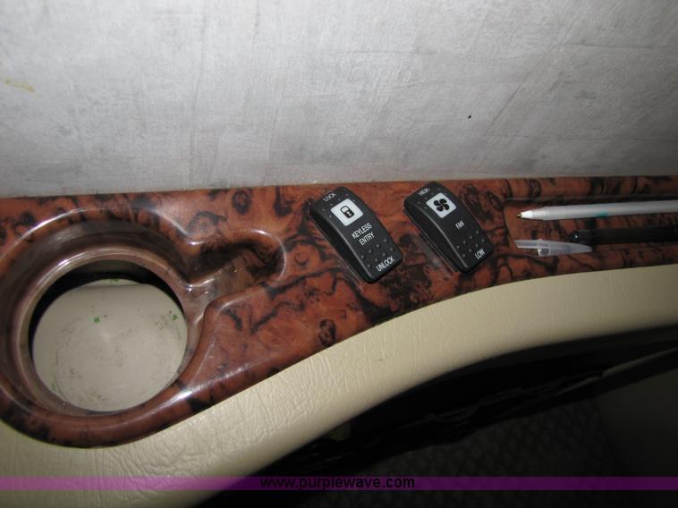 image for item 8690 2006 Fleetwood Discovery 39V RV motor home