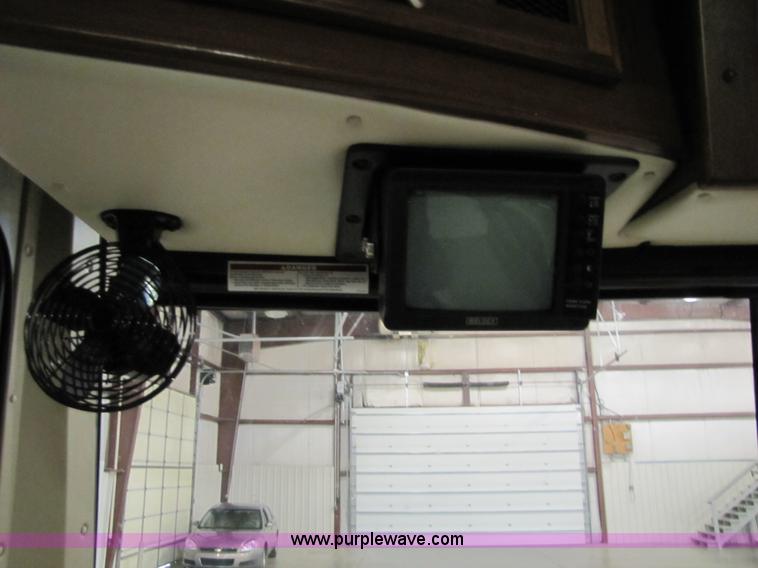 image for item 8690 2006 Fleetwood Discovery 39V RV motor home