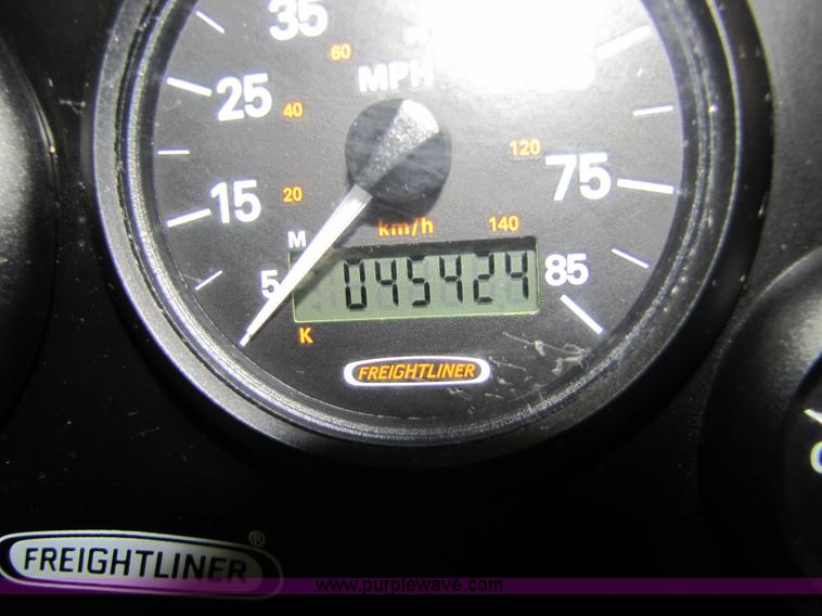 image for item 8690 2006 Fleetwood Discovery 39V RV motor home