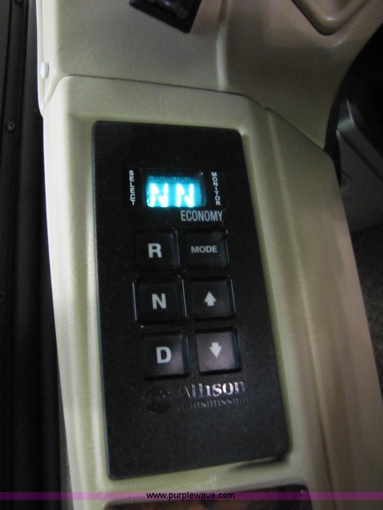 image for item 8690 2006 Fleetwood Discovery 39V RV motor home