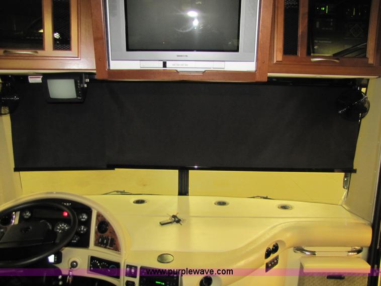 image for item 8690 2006 Fleetwood Discovery 39V RV motor home