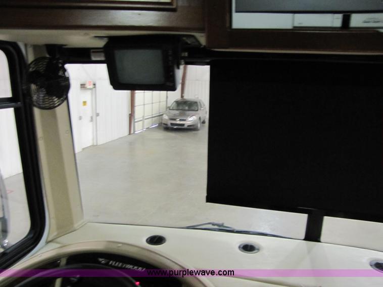 image for item 8690 2006 Fleetwood Discovery 39V RV motor home