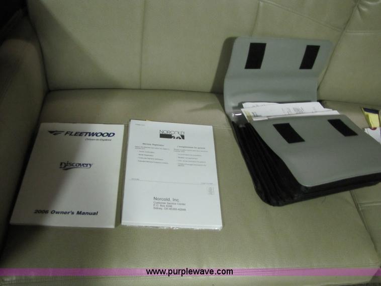 image for item 8690 2006 Fleetwood Discovery 39V RV motor home