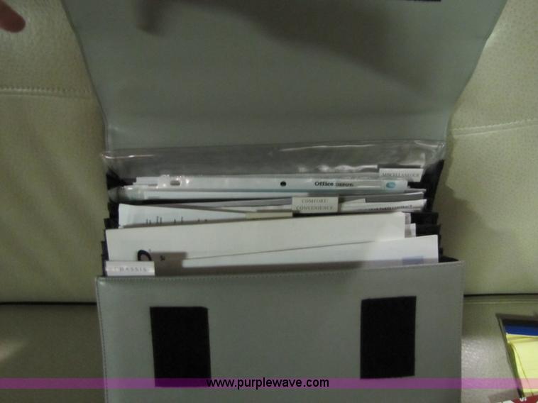 image for item 8690 2006 Fleetwood Discovery 39V RV motor home