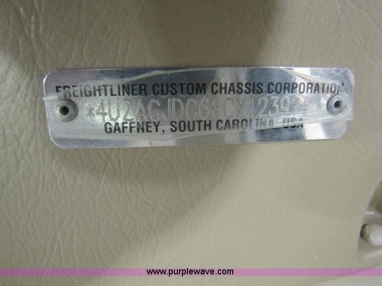 image for item 8690 2006 Fleetwood Discovery 39V RV motor home