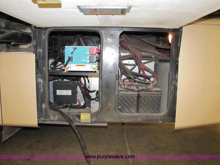 image for item 8690 2006 Fleetwood Discovery 39V RV motor home