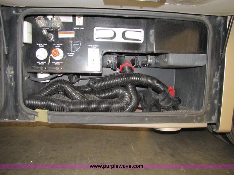 image for item 8690 2006 Fleetwood Discovery 39V RV motor home