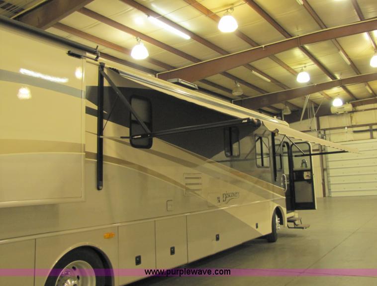 image for item 8690 2006 Fleetwood Discovery 39V RV motor home