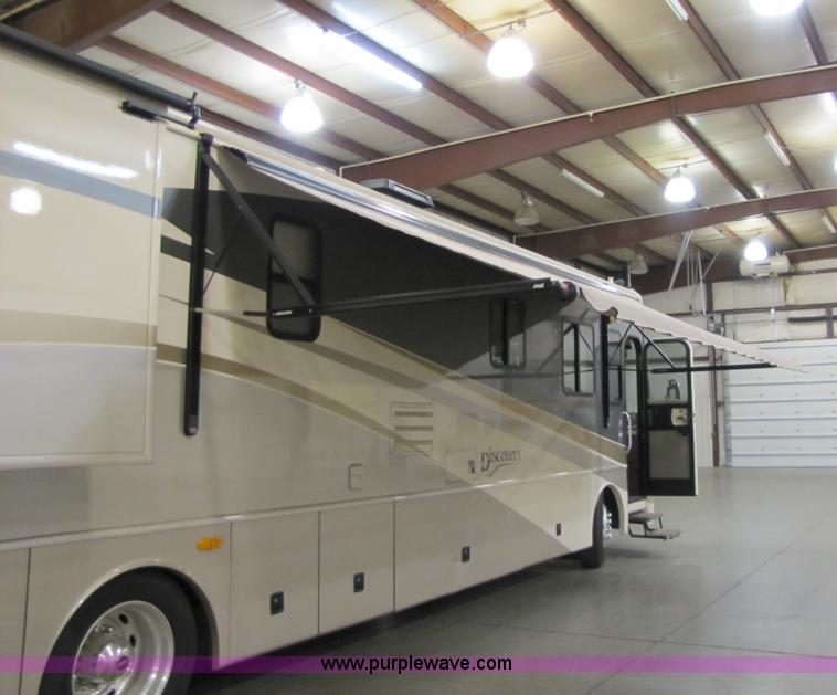 image for item 8690 2006 Fleetwood Discovery 39V RV motor home