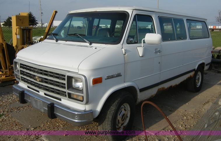 image for item 8721 1992 Chevrolet G20 Sport Van