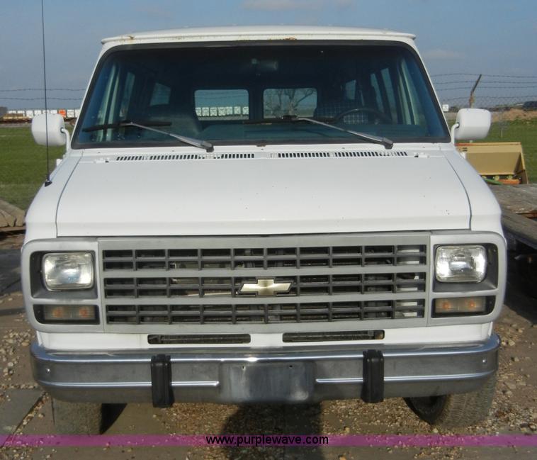 image for item 8721 1992 Chevrolet G20 Sport Van