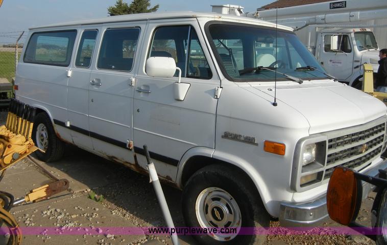 image for item 8721 1992 Chevrolet G20 Sport Van