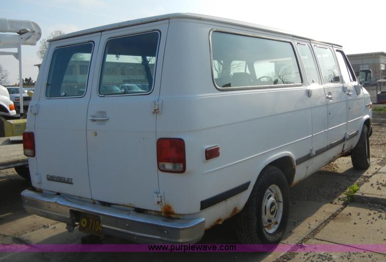image for item 8721 1992 Chevrolet G20 Sport Van