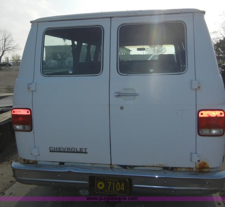image for item 8721 1992 Chevrolet G20 Sport Van