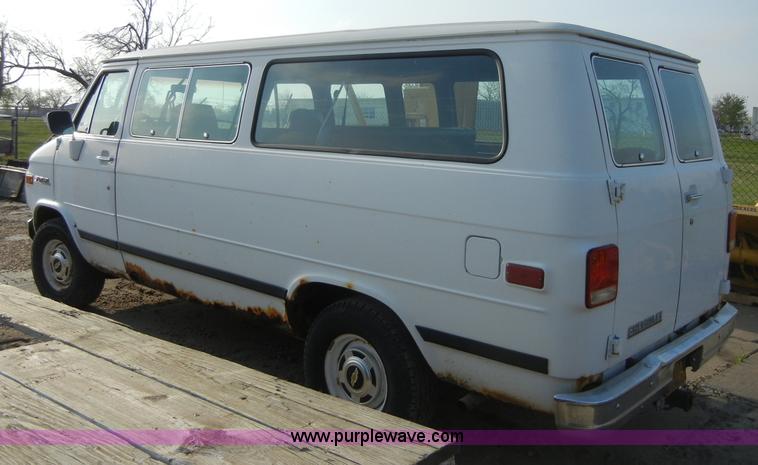 image for item 8721 1992 Chevrolet G20 Sport Van