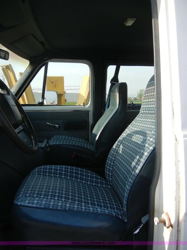 image for item 8721 1992 Chevrolet G20 Sport Van