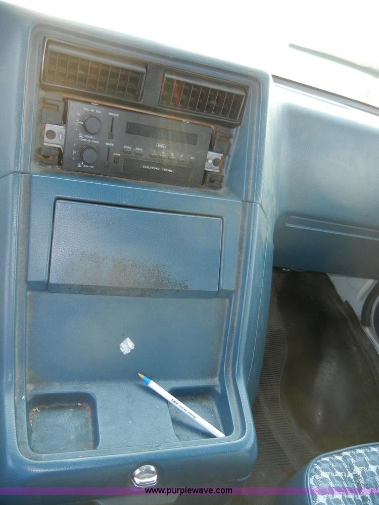 image for item 8721 1992 Chevrolet G20 Sport Van