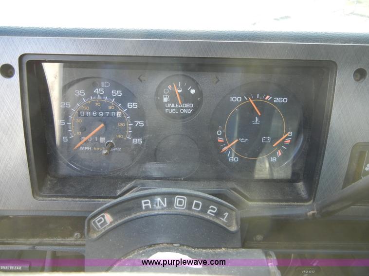 image for item 8721 1992 Chevrolet G20 Sport Van