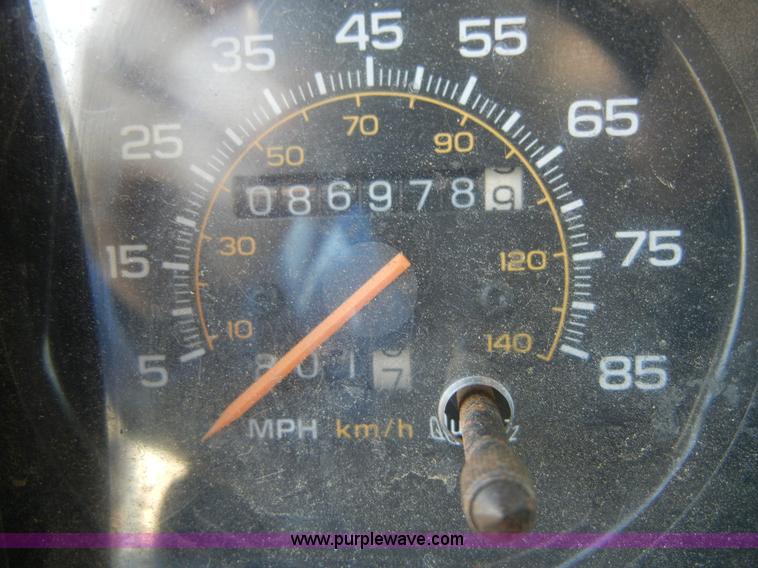 image for item 8721 1992 Chevrolet G20 Sport Van