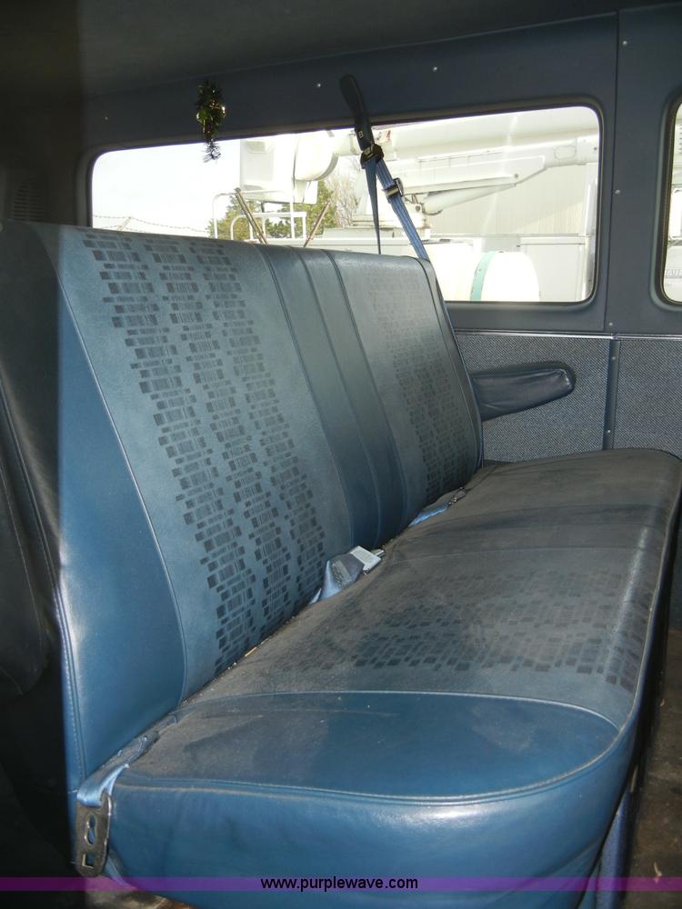 image for item 8721 1992 Chevrolet G20 Sport Van