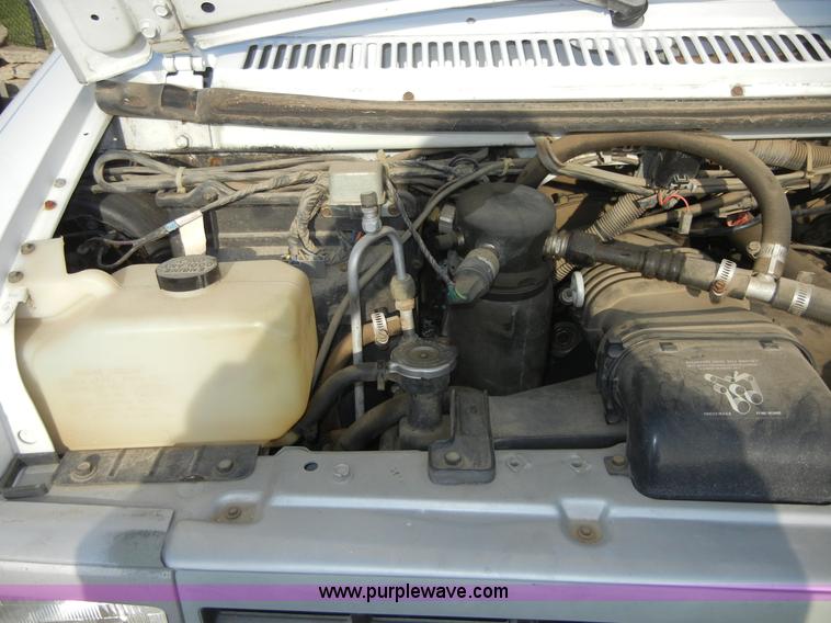 image for item 8721 1992 Chevrolet G20 Sport Van