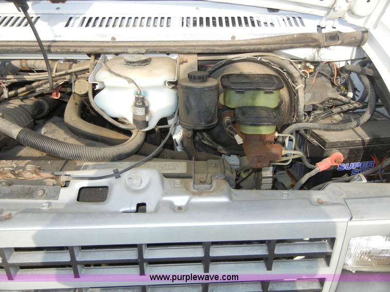 image for item 8721 1992 Chevrolet G20 Sport Van