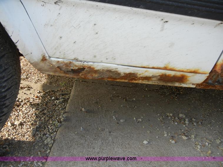 image for item 8721 1992 Chevrolet G20 Sport Van