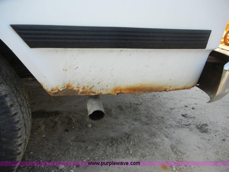 image for item 8721 1992 Chevrolet G20 Sport Van