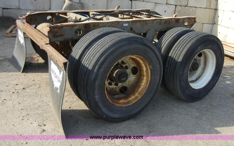image for item 8725 Semi trailer running gear