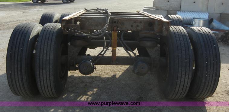 image for item 8725 Semi trailer running gear