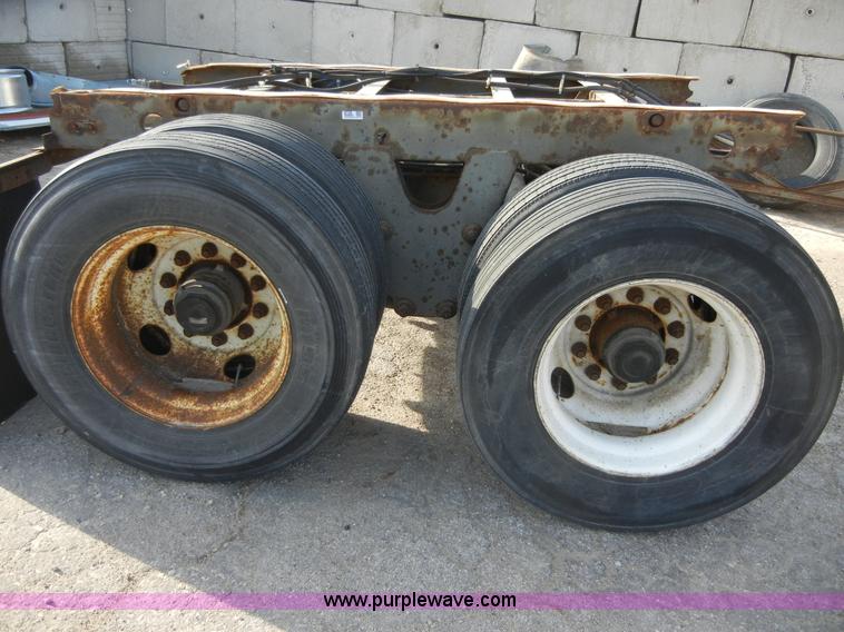 image for item 8725 Semi trailer running gear